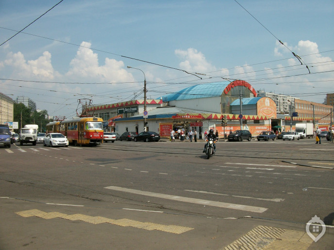 Авиамоторная москворецкая. Москворецкий рынок в 90е. Москворецкий рынок старый. Рынок Нахимовский проспект.