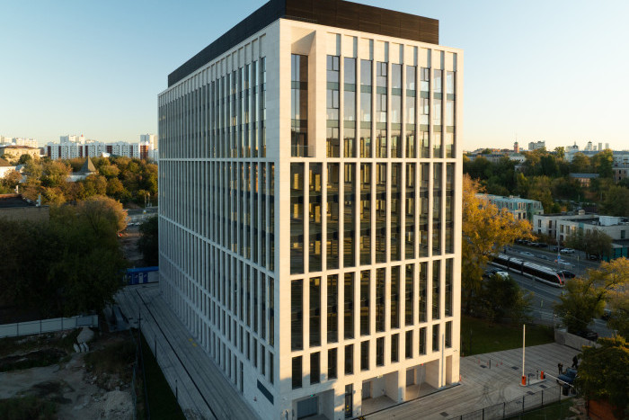 Достроен деловой центр "STONE Курская"