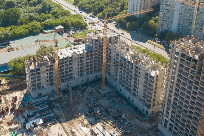 В ЖК “Петра Алексеева 12а” начался монтаж верхних этажей